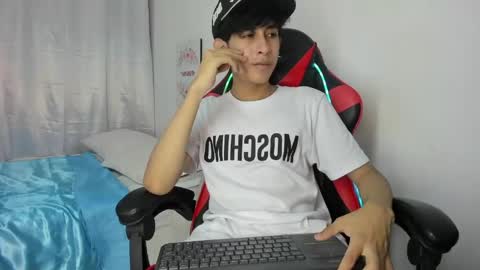 Snapshot of julian_xp chatting on April 30, 2026, 7:09 pm Julian online show from April 30, 2026, 7:09 pm