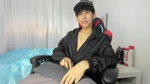 Snapshot of julian_xp chatting on May 1, 2026, 7:07 pm Julian online show from May 1, 2026, 7:07 pm