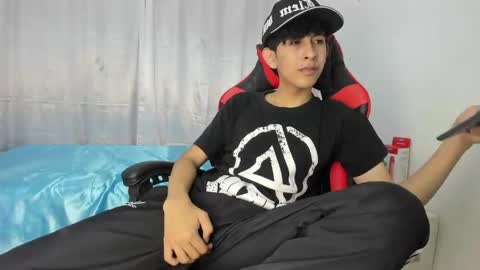 Snapshot of julian_xp chatting on May 7, 2026, 7:30 pm Julian online show from May 7, 2026, 7:30 pm