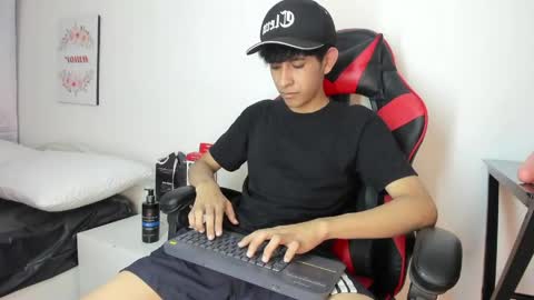 Snapshot of julian_xp chatting on May 11, 2026, 6:38 pm Julian online show from May 11, 2026, 6:38 pm