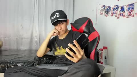Snapshot of julian_xp chatting on May 15, 2026, 8:05 pm Julian online show from May 15, 2026, 8:05 pm