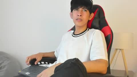 Snapshot of julian_xp chatting on May 20, 2026, 6:58 pm Julian online show from May 20, 2026, 6:58 pm