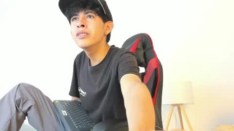 Snapshot of julian_xp chatting on May 25, 2026, 7:09 pm Julian online show from May 25, 2026, 7:09 pm