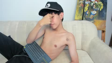 Snapshot of julian_xp chatting on May 26, 2026, 2:35 pm Julian online show from May 26, 2026, 2:35 pm