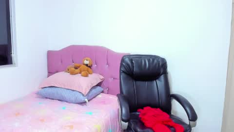 juliana Aristizabal  online show from May 14, 2026, 2:51 am