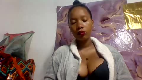 Snapshot of julianah93 chatting on July 11, 2026, 5:43 am Julianah online show from July 11, 2026, 5:43 am