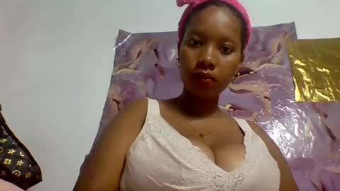 Snapshot of julianah93 chatting on July 15, 2026, 1:38 pm Julianah online show from July 15, 2026, 1:38 pm