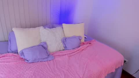 Julianne online show from February 4, 2025, 11:05 am