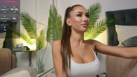 Snapshot of juliaquin chatting on October 6, 2025, 2:20 am JuliaQuin online show from October 6, 2025, 2:20 am