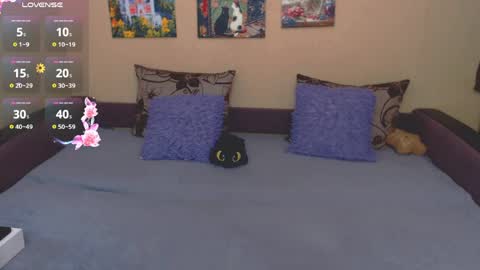 Snapshot of juliasane_ chatting on April 4, 2026, 8:23 am Jul online show from April 4, 2026, 8:23 am