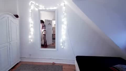 juliasometimes online show from July 1, 2026, 7:46 pm