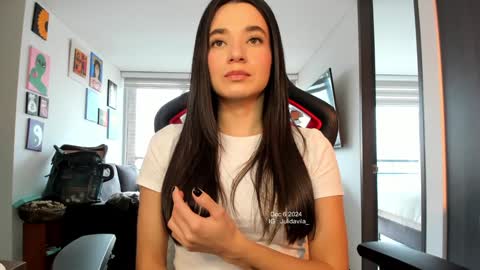 Jeimy Help me to reach 100 thumbs up online show from December 6, 2024, 9:57 pm