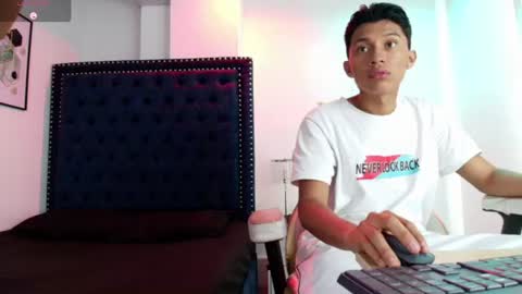 Julie and axel online show from July 11, 2026, 7:49 pm