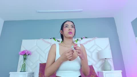 Snapshot of julie_bennet chatting on March 5, 2025, 8:00 am Juliet Bennet online show from March 5, 2025, 8:00 am