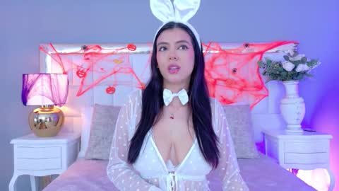 Snapshot of julie_bennet chatting on October 22, 2025, 4:24 am Juliet Bennet online show from October 22, 2025, 4:24 am