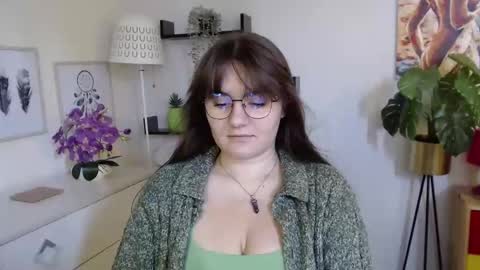 Julie online show from September 10, 2025, 12:38 pm