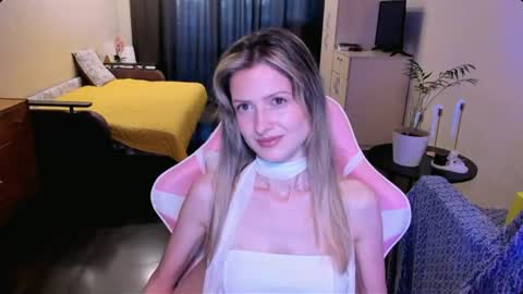 Snapshot of julie_flores chatting on August 4, 2026, 3:25 pm Julie online show from August 4, 2026, 3:25 pm