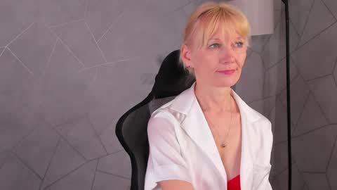 Snapshot of julie_lucasss chatting on May 15, 2026, 11:34 pm Julie Lucasss online show from May 15, 2026, 11:34 pm