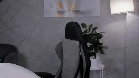 Snapshot of julie_lucasss chatting on May 21, 2026, 12:28 am Julie Lucasss online show from May 21, 2026, 12:28 am