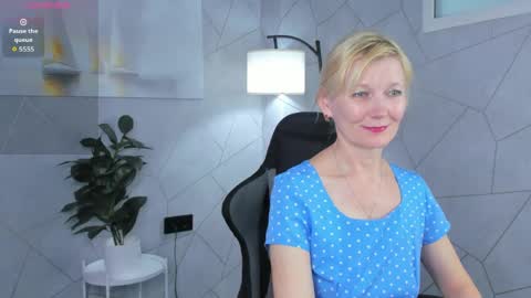 Julie Lucasss online show from June 3, 2026, 12:24 am