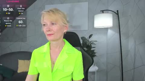 Julie Lucasss online show from June 11, 2026, 12:32 am