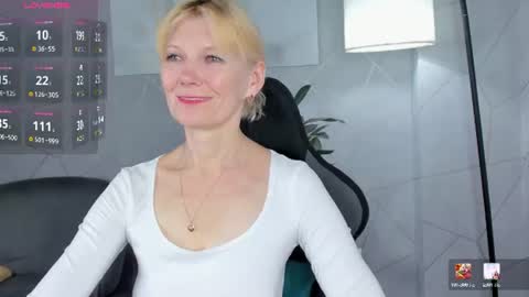 Julie Lucasss online show from June 18, 2026, 12:00 am