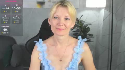 Julie Lucasss online show from June 29, 2026, 12:06 am