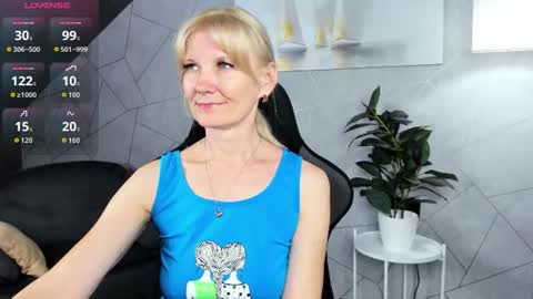 Julie Lucasss online show from July 15, 2026, 12:05 am