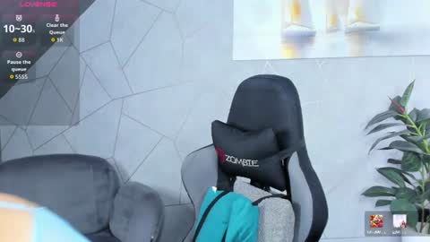 Julie Lucasss online show from July 22, 2026, 12:24 am