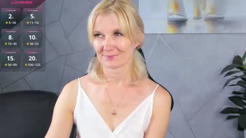 Julie Lucasss online show from July 23, 2026, 12:24 am