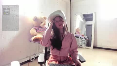 Snapshot of juliee_ross chatting on May 31, 2026, 2:13 pm juliee_ross online show from May 31, 2026, 2:13 pm