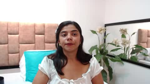 Julieehabubu online show from April 21, 2026, 1:42 am