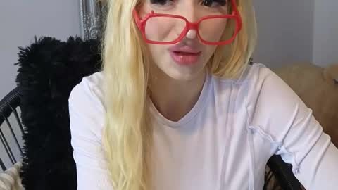 Julia online show from October 14, 2025, 12:50 pm