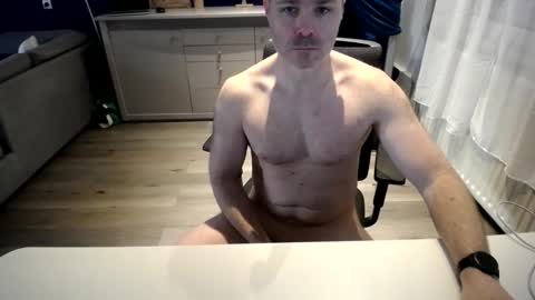 Snapshot of julienneedyou chatting on April 17, 2026, 5:43 am julienneedyou online show from April 17, 2026, 5:43 am