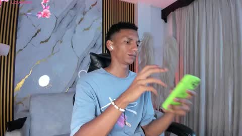 Julien online show from February 6, 2026, 12:30 pm