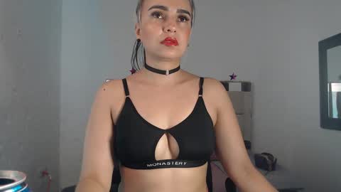 Snapshot of julieta__fox_ chatting on January 17, 2025, 11:40 pm julieta__fox_ online show from January 17, 2025, 11:40 pm