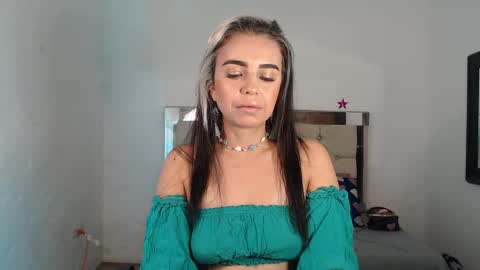 Snapshot of julieta__fox_ chatting on February 19, 2025, 3:06 am julieta__fox_ online show from February 19, 2025, 3:06 am