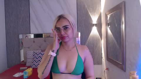 julieta__fox_ online show from March 16, 2026, 12:38 am