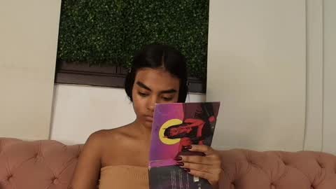 Snapshot of julieta_aguilar chatting on April 22, 2026, 7:26 pm Juli online show from April 22, 2026, 7:26 pm