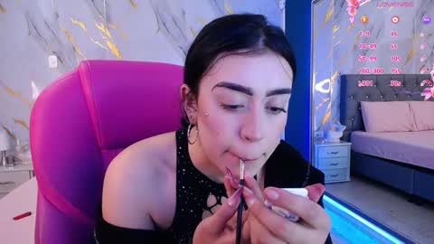 Snapshot of julieta_de_los_angeles chatting on February 20, 2025, 9:44 am Julieta online show from February 20, 2025, 9:44 am