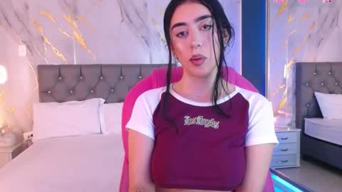 Snapshot of julieta_de_los_angeles chatting on March 11, 2025, 6:53 am Julieta online show from March 11, 2025, 6:53 am