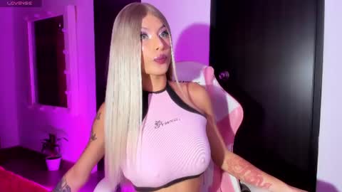 Snapshot of julieta_princess_ chatting on July 15, 2026, 5:12 am online show from July 15, 2026, 5:12 am