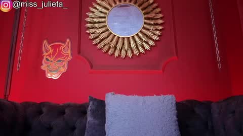  Julieta  online show from June 3, 2026, 2:33 pm
