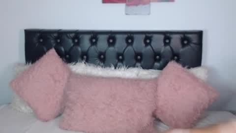 julietha fox online show from September 19, 2025, 4:58 am