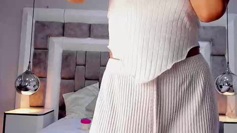 Hi guys It is a pleasure to have you here I am Julieta  online show from December 2, 2025, 12:21 pm