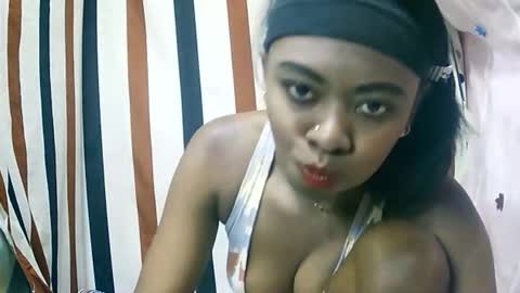 juliette9794 online show from November 15, 2025, 2:13 pm