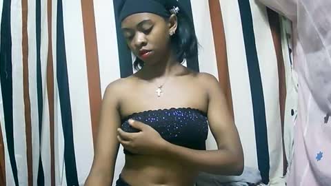 juliette9794 online show from November 16, 2025, 4:01 pm