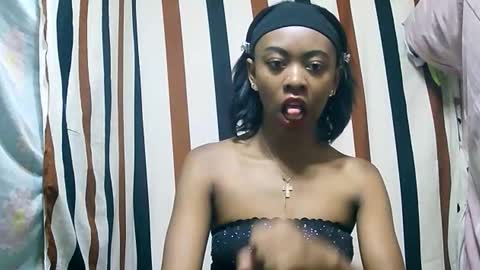 juliette9794 online show from November 17, 2025, 9:42 pm