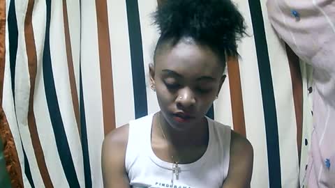 juliette9794 online show from November 20, 2025, 5:12 pm