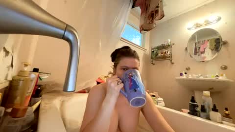 juliettelatte81200 online show from July 4, 2026, 4:57 pm